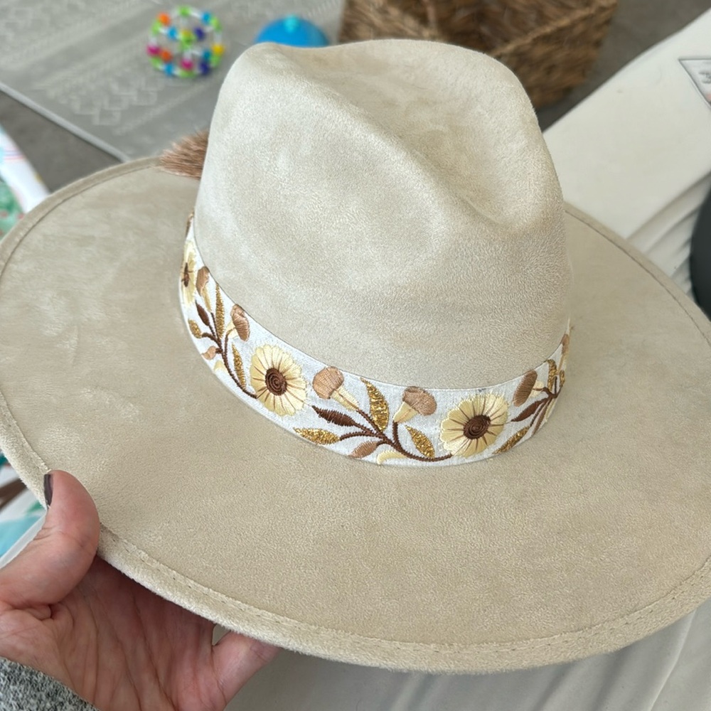 Hats N Roses hat NWOT